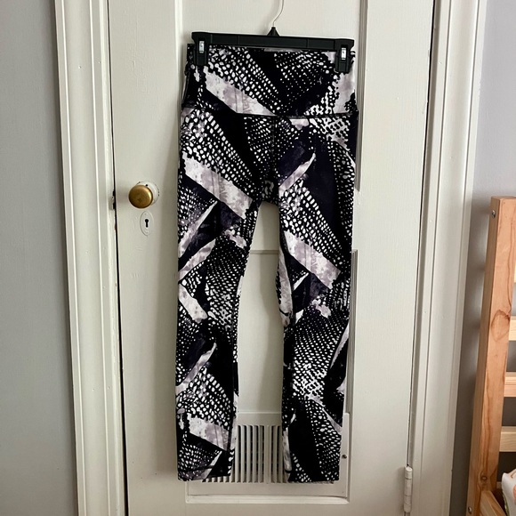 LULULEMON Wunder Under Abstract Leggings Size 6 - Picture 2 of 5